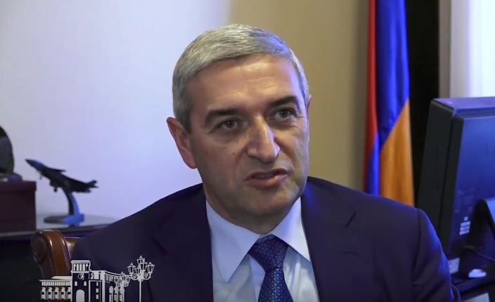 Աջ ղեկով մեքենաները չեն արգելվի. նախարար