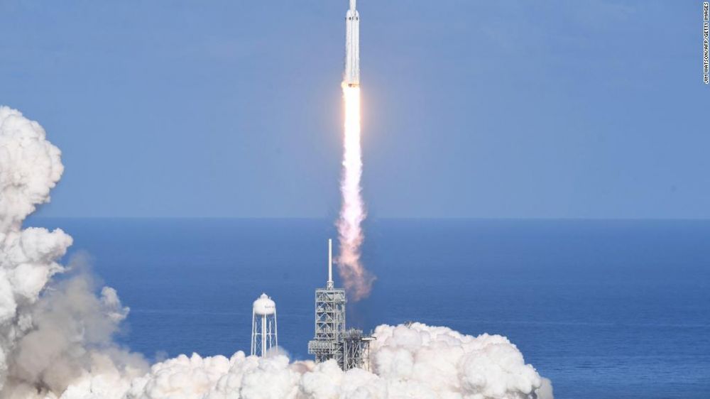 Թռչող երազանք. Իլոն Մասկը տիեզերք ուղարկեց Falcon Heavy-ն