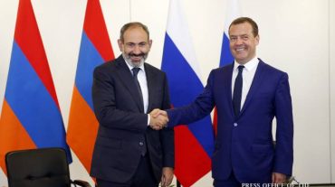 Ակնհայտ է, որ մեր հարաբերությունները զարգանում են շատ արդյունավետ. վարչապետը հանդիպել է Մեդվեդևի հետ