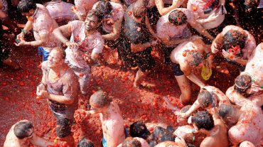 Իսպանիայում մեկնարկել է La Tomatina փառատոնը