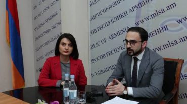 Տիգրան Ավինյանը ներկայացրել է նորանշանակ նախարար Զարուհի Բաթոյանին