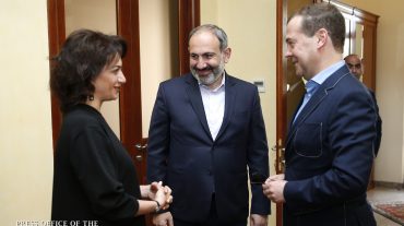 Նիկոլ Փաշինյանը կառավարական առանձնատանը հյուրընկալել է Դմիտրի Մեդվեդևին