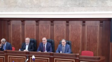 Կոմանդոսին՝ Արկադի Տեր-Թադևոսյանին ու Ռոբերտ Մլքեյանին շնորհվել է Գյումրու պատվավոր քաղաքացու կոչում