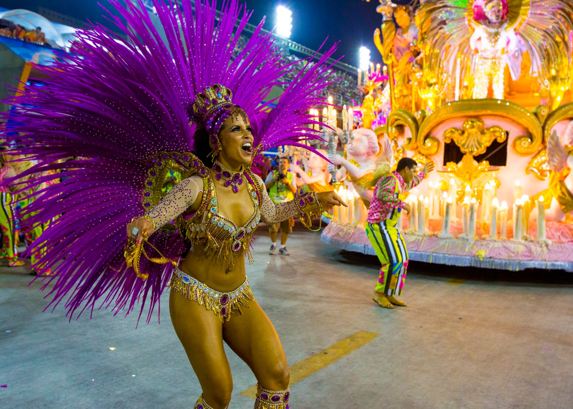 Go go she carnival. Карнавал в Рио-де-Жанейро. Карнавал в Рио-де-Жанейро 2023. Карнавал Рио в Бразилии 2022. Карнавал в Рио-де-Жанейро 2024.