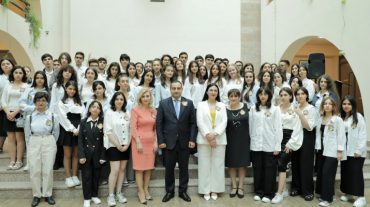 «Ես չեմ եղել Փարիզում». «Հակոբ Կոջոյան» կրթահամալիրի շրջանավարտները վերջին դասն ազդարարել են յուրատեսակ ցուցահանդեսով