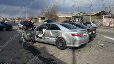 Վաղարշապատում բախվել են «Mercedes»-ը, «Toyota Corolla»-ն ու «Hyundai Sonata»-ն․ կա վիրավոր