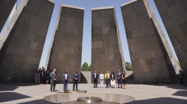 ԱՄՆ պետքարտուղարի՝ կառավարման և ռեսուրսների հարցերով առաջին տեղակալն այցելել է Հայոց ցեղասպանության զոհերի հուշահամալիր