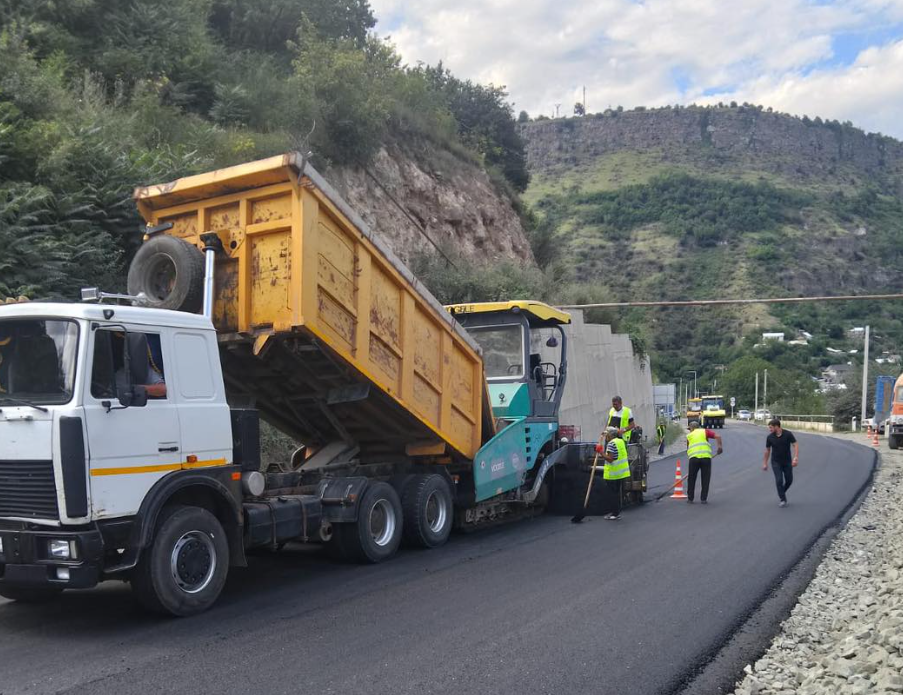 Օձունի խաչմերուկում կատարվում են ասֆալտապատման աշխատանքներ