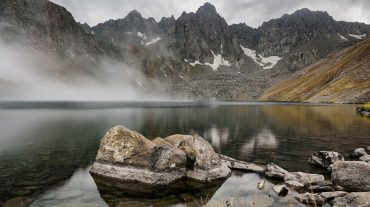 Կապուտան/Գոգի լճի ջրի մաքրության և պարզության շնորհիվ հնարավոր է մինչև 3 մետր խորությամբ տեսնել լճի հատակը