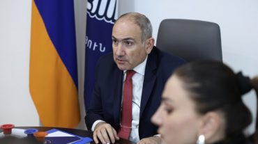 ՔՊ վարչության նիստում քննարկեցինք Գյումրիի և Փարաքարի նախընտրական ցուցակները. Փաշինյան»,- գրել է նա։