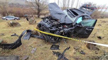 Երևան-Սևան ավտոճանապարհին «Mercedes GLE»-ն դուրս է եկել երթևեկելի գոտուց, մի քանի պտույտ շրջվել՝ հայտնվելով ձորում. կան տուժածներ